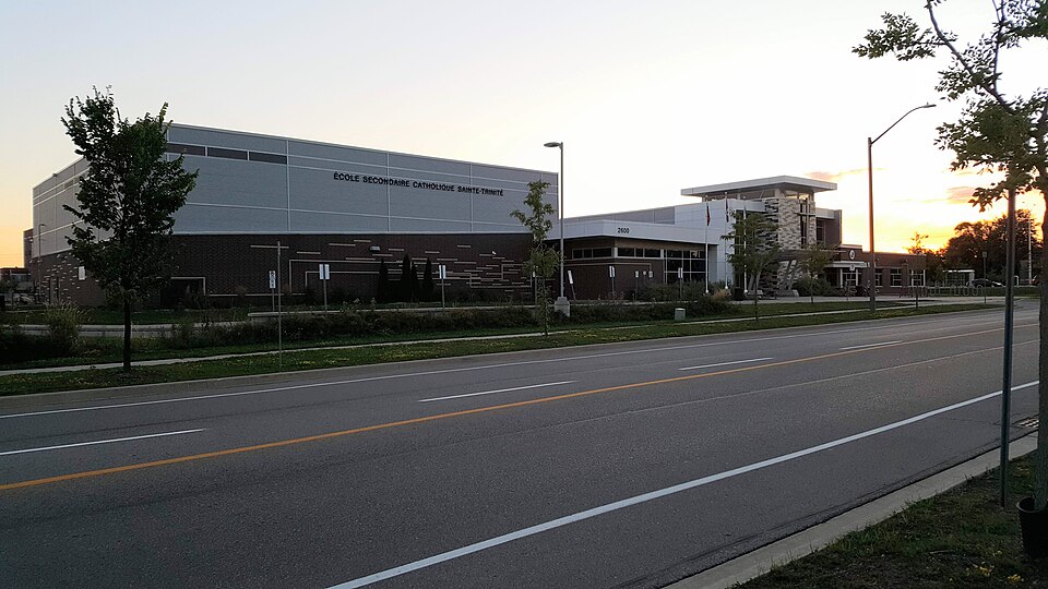 Exterior of École secondaire catholique Sainte-Trinité in Oakville, photographed August 2020.